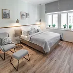 Mordecai 12 By Adrez Apartman *